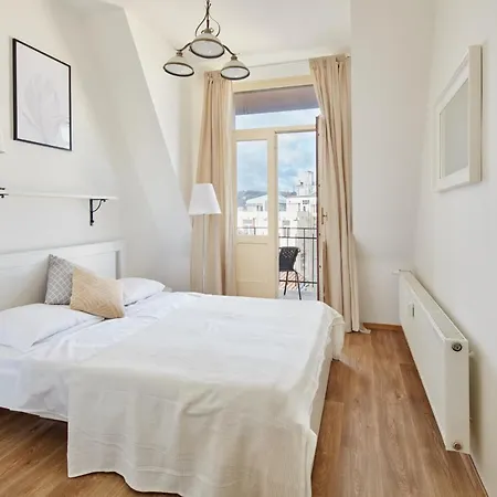 Days - One-bedroom With View Of Castle From Balcony Near Wenceslas Square Διαμέρισμα