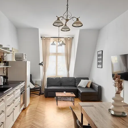 Days - One-bedroom With View Of Castle From Balcony Near Wenceslas Square *