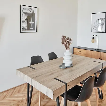 Days - One-bedroom With View Of Castle From Balcony Near Wenceslas Square Διαμέρισμα *