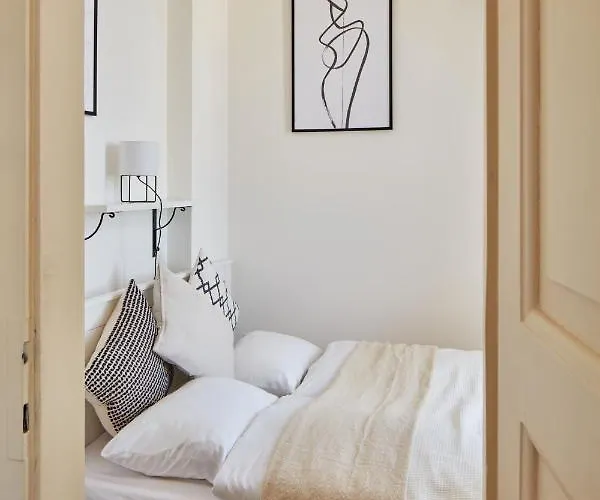 Days - One-bedroom With View Of Castle From Balcony Near Wenceslas Square Apartmán *