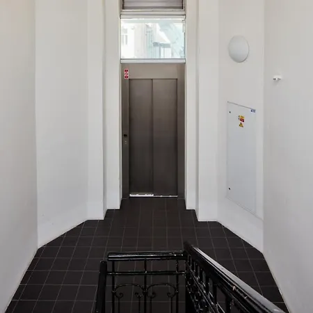 Days - One-bedroom With View Of Castle From Balcony Near Wenceslas Square Prága